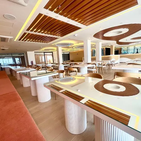 Отель Royal Atlantico